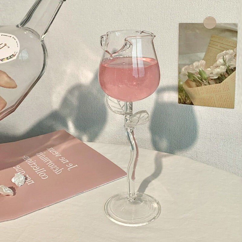 Trendsetter's Delight: THE ROSE WINE GLASS